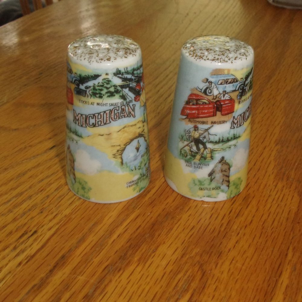 Salt pepper shakers set souvenir Michigan